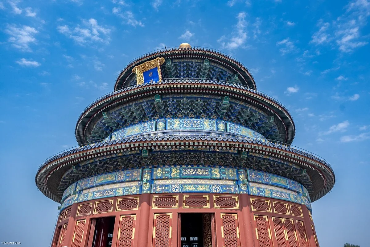 A closer view of the hall’s blue tiled roofs and painted details.