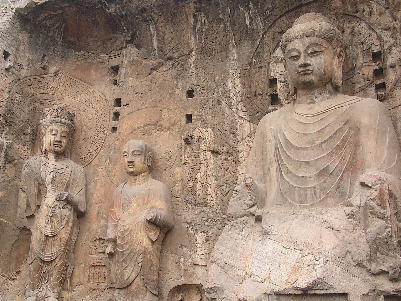 龍門石窟の仏教彫刻。