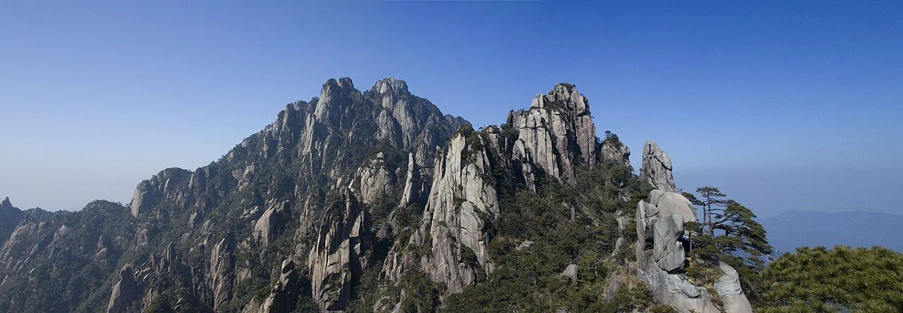 Another view of the rock formations at Sanqingshan.